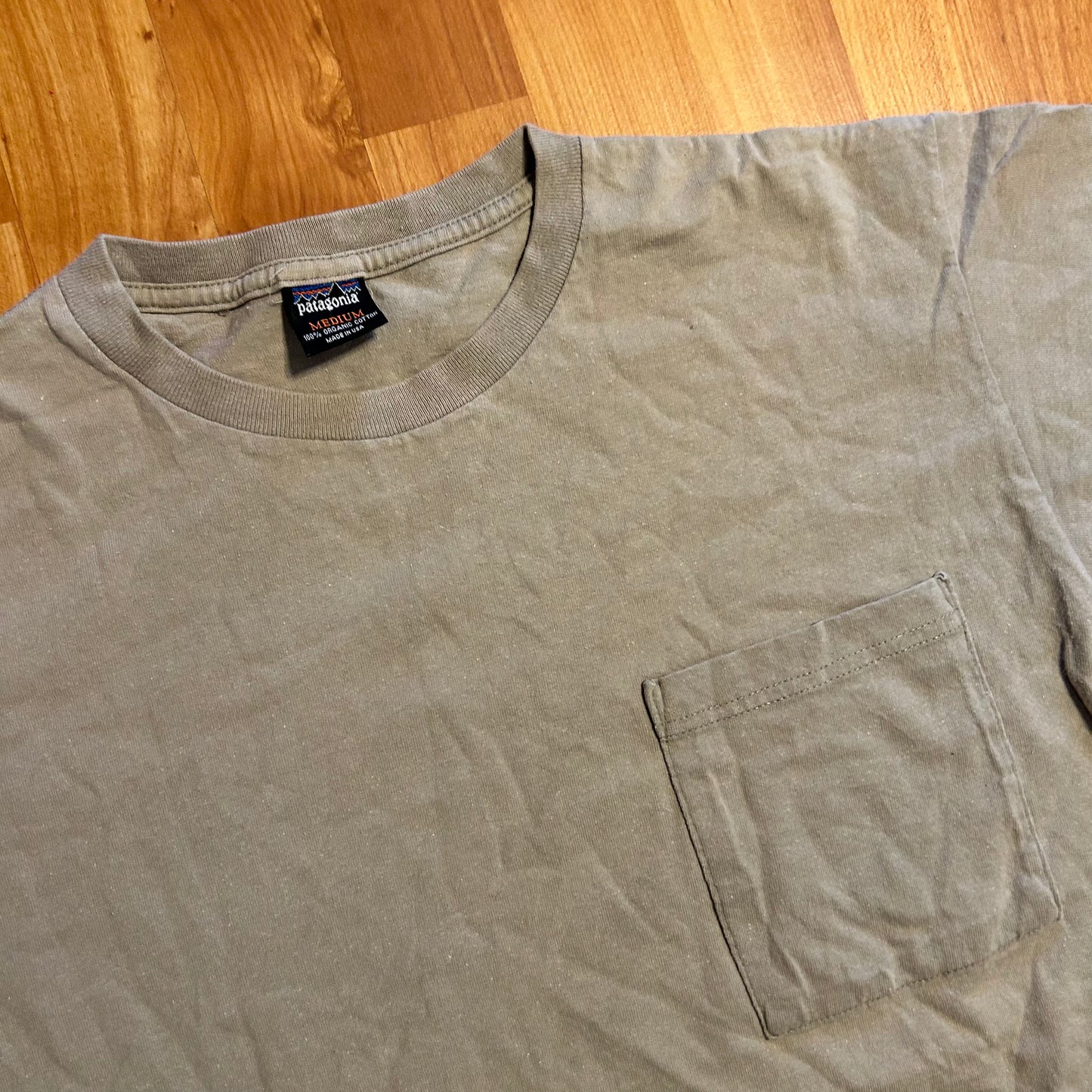 90’s Patagonia Embroidered Brown Tan Pocket Tshirt - Medium - 20" x 28"