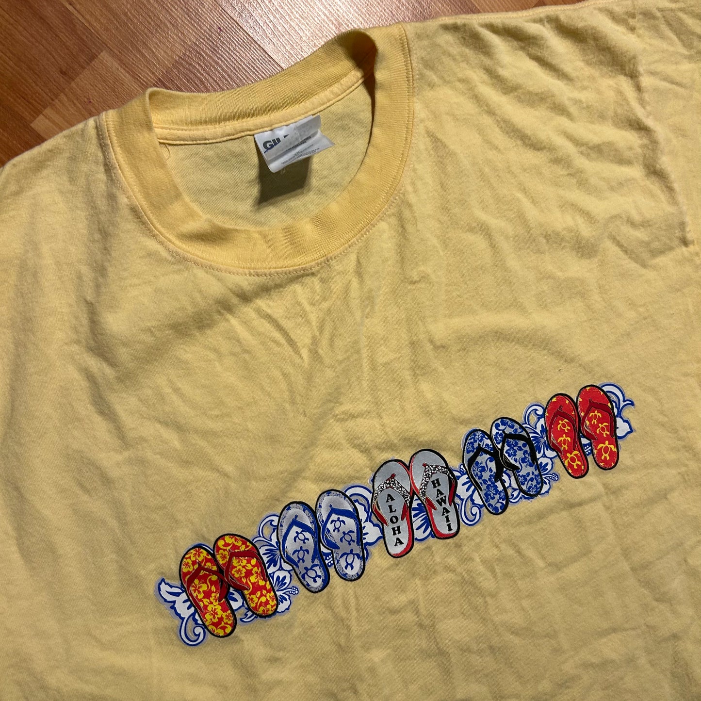 Gildan Ultra Cotton Yellow Aloha Hawaii Flip Flop Tshirt - Large - 22.5" x 29"
