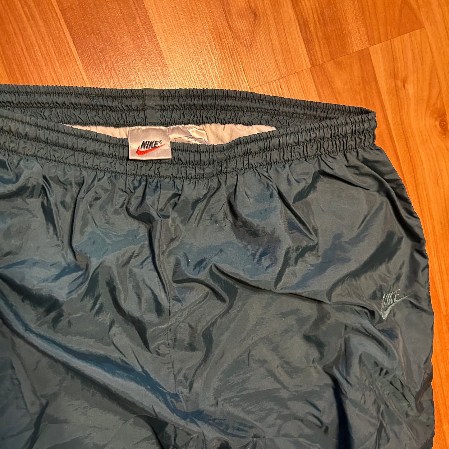 90's Nike Green Sweat Wind Pants - Stretchy and Drawstrings - 32" x 32"