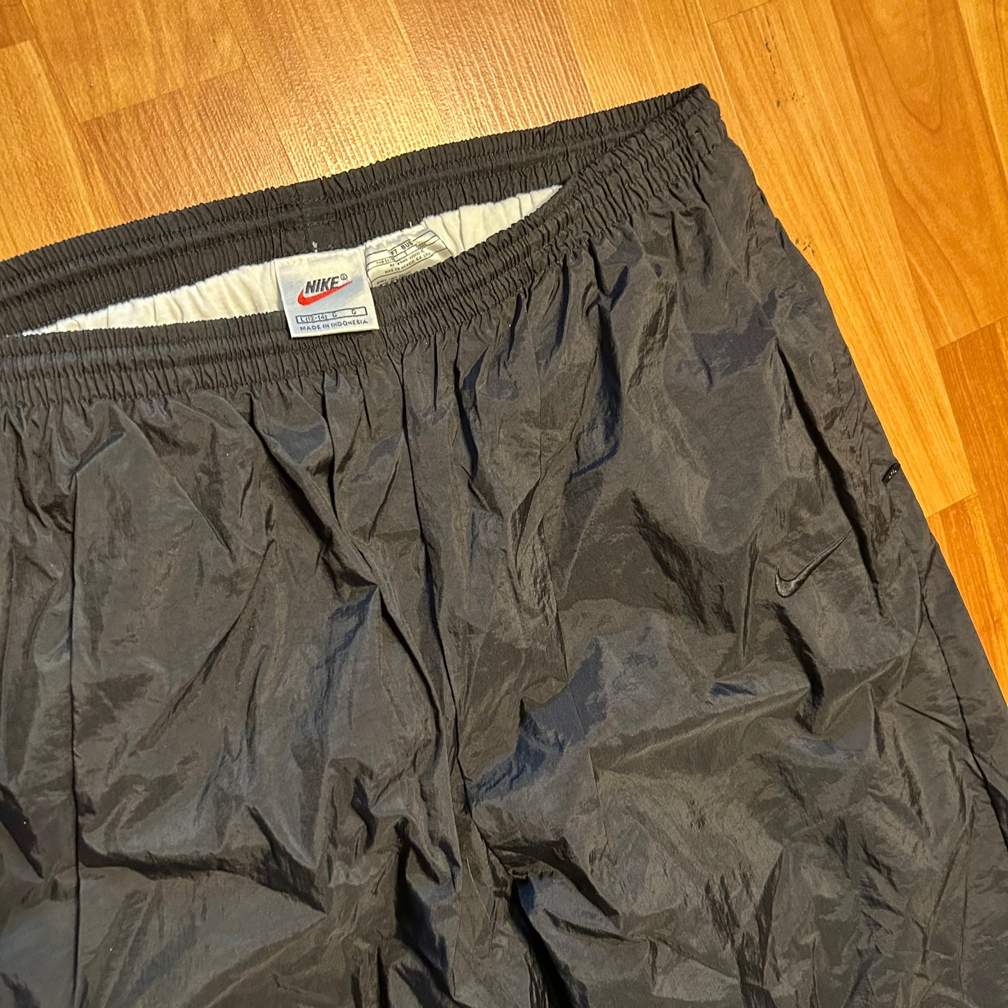 90's Nike Black Sweat Wind Pants - Stretchy and Drawstrings - 27" x 31"