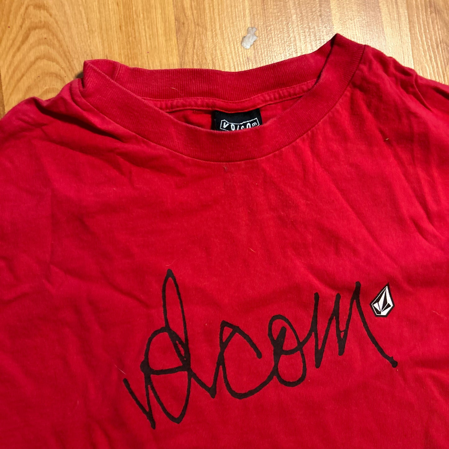 Volcom Tag Red Graphic Tshirt - XLarge - 24" x 29.5"