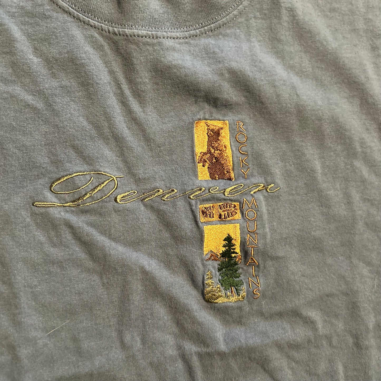 Rocky Mountains Denver Embroidered Nature Scene Blue Tshirt - Medium - 20" x 25.5"