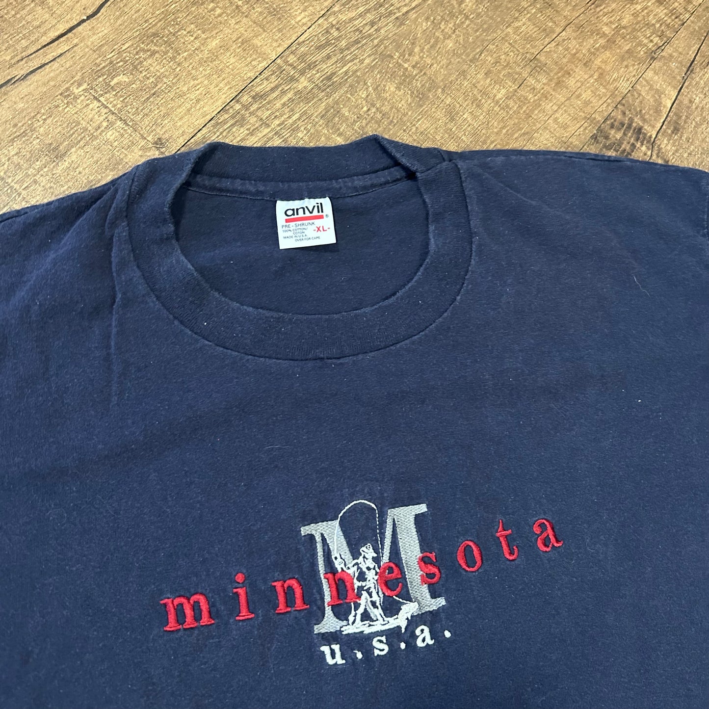 90’s Anvil Minnesota USA Embroidered Navy Tshirt - Large - 23" x 31"