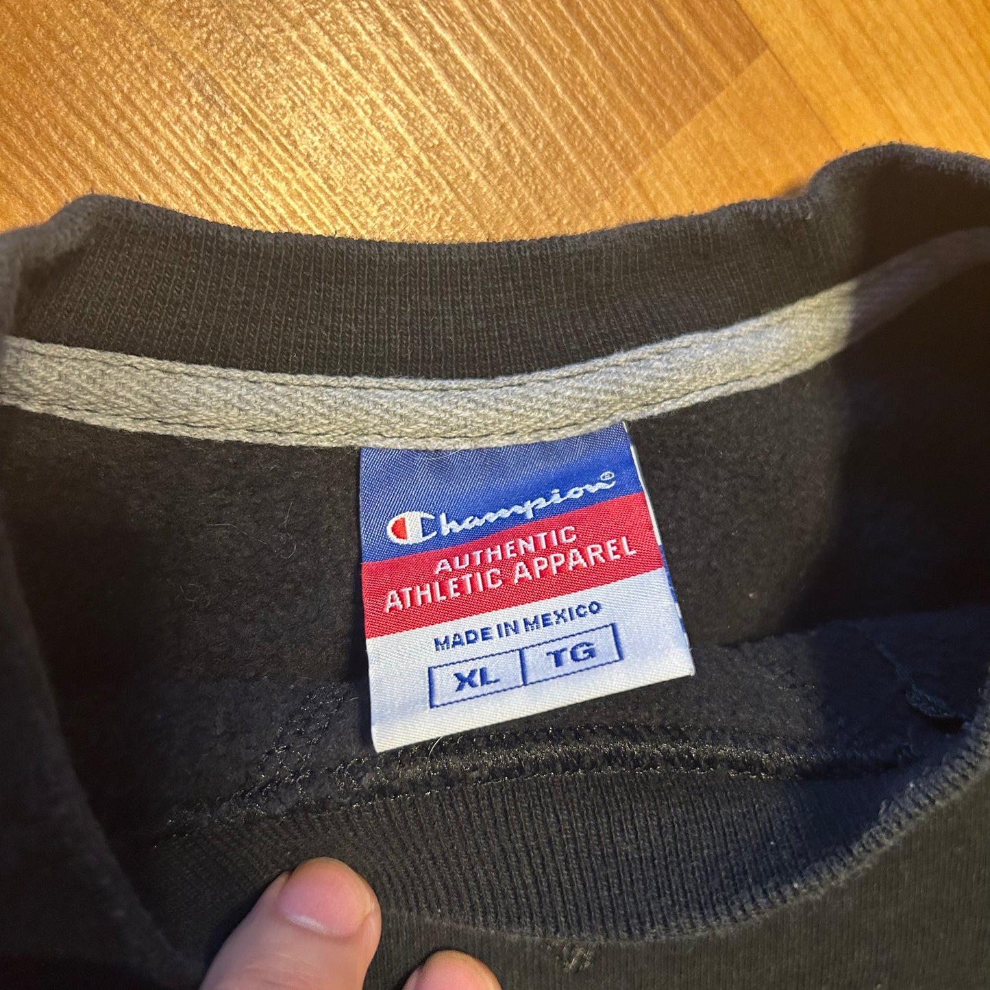 Champion Black International Sports Clubs Crewneck Sweatshirt - Large - 23" x 25"