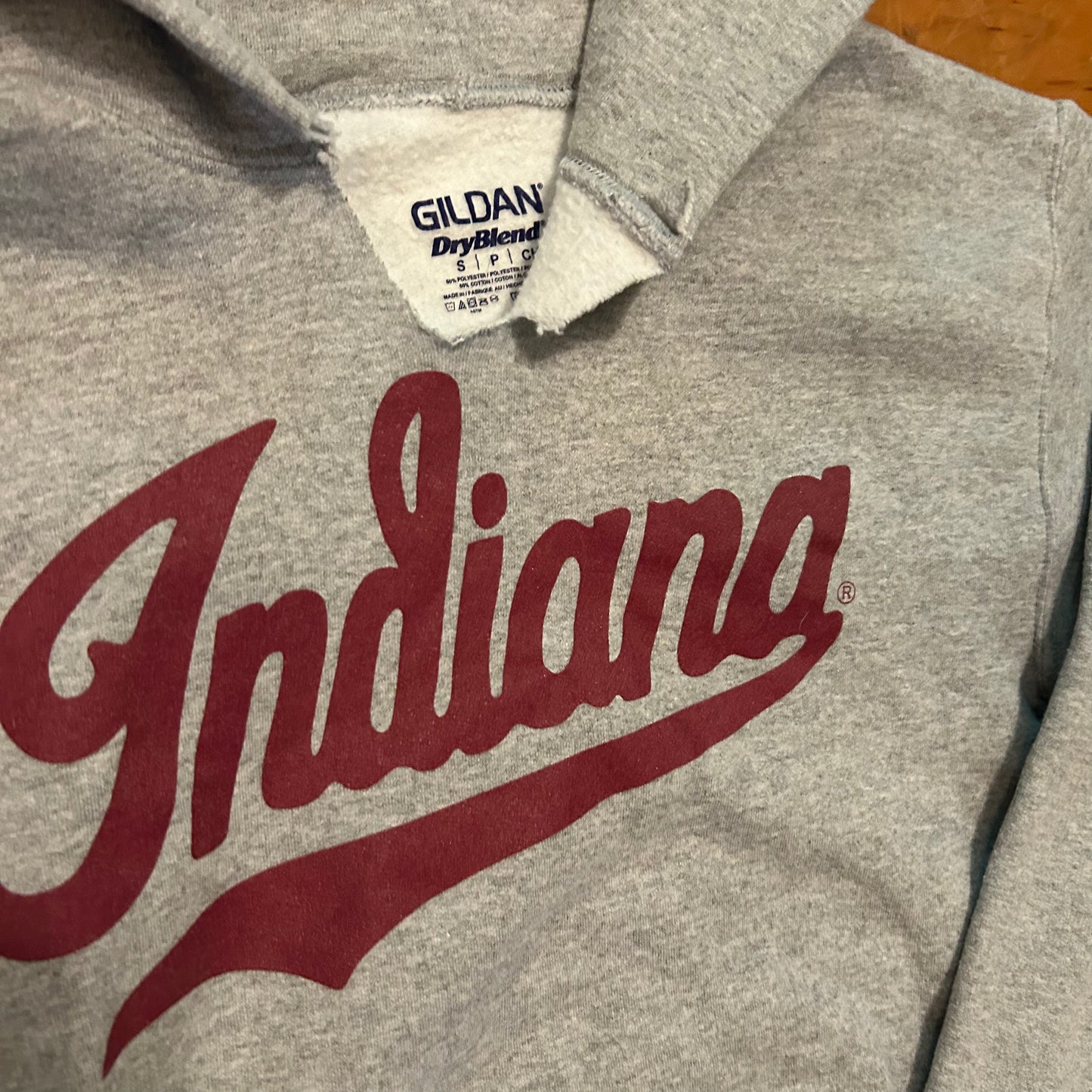 Gildan Indiana University Hoosiers Grey College Hoodie Sweatshirt - Small - 19" x 24.5"