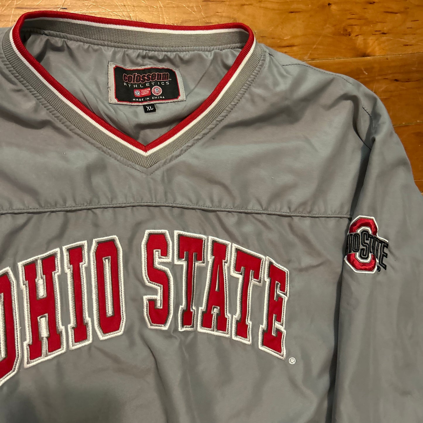 Colosseum Sports Ohio State University Buckeyes College Pullover Grey Windbreaker - XLarge - 26" x 29"