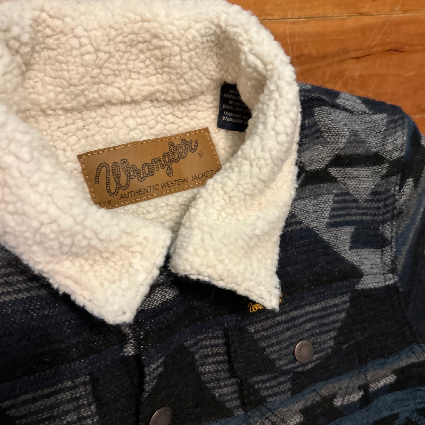 Wrangler Western Jacket Lined Blanket Aztec Jacket - Small - 19.5" x 23"