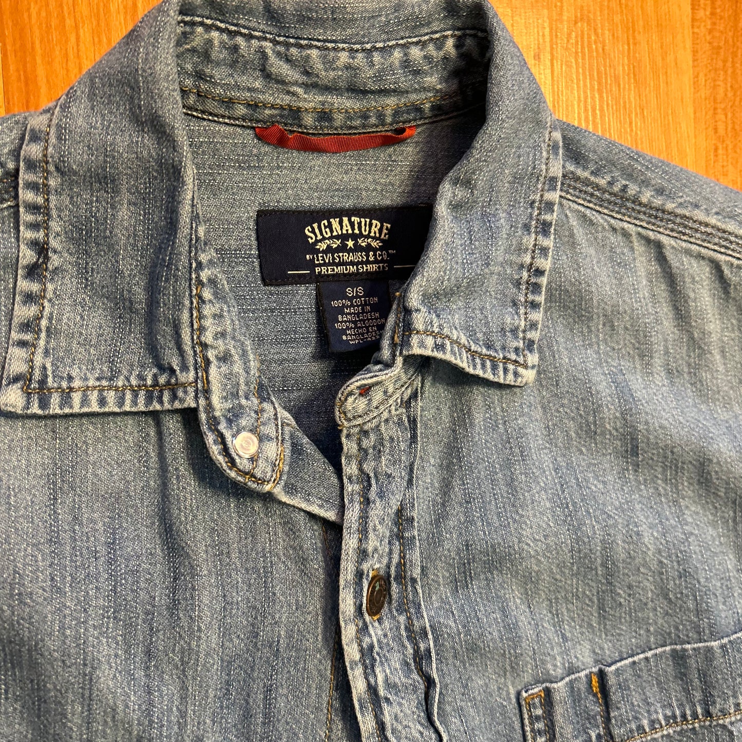 Levi Strauss Button Up Denim Jean Shirt - Medium - 20" x 30"