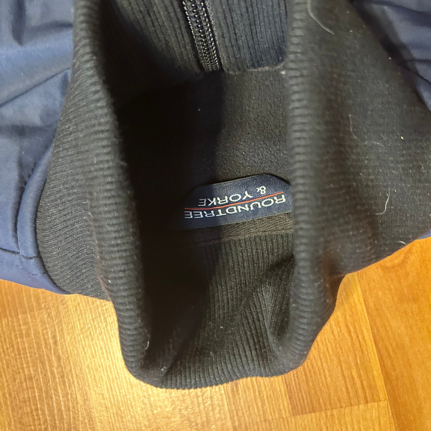 Roundtree and Yorke Navy Black Puffer Vest - Medium - 20" x 26.5"