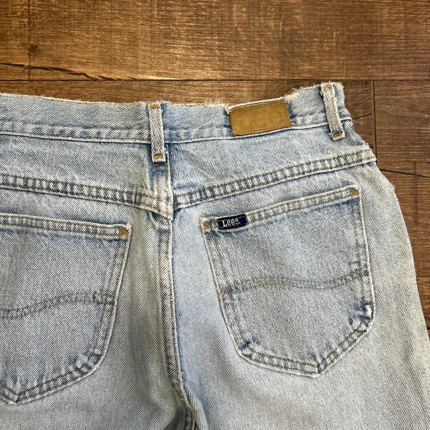 80/90's Lee High Waisted Light Blue Denim Jeans - Tagged 11 Long - 28" x 32"
