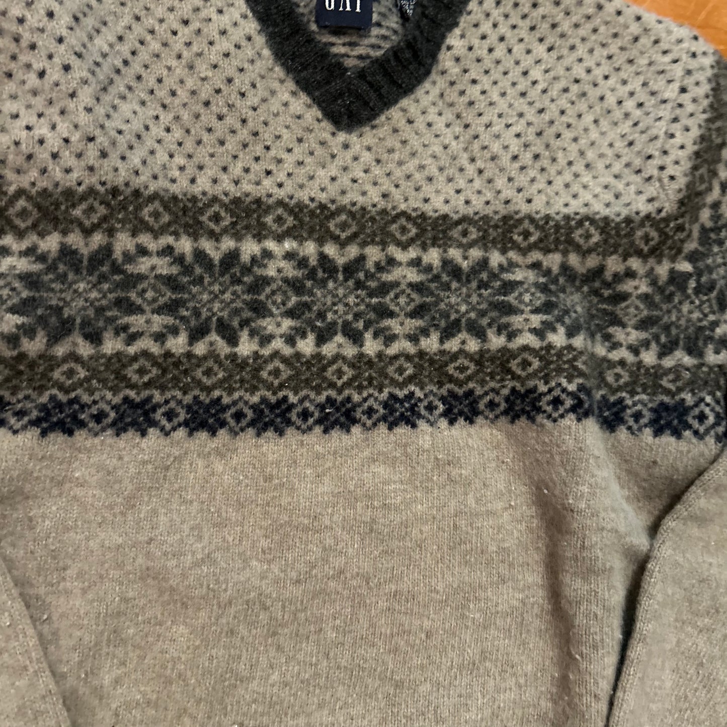 Gap Lambs Wool VNeck Grey Sweater - XSmall - 17.5" x 22"