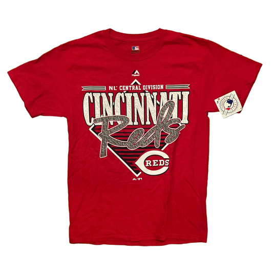 NWT Brand New Cincinnati Reds MLB Genuine Merchandise Baseball Red Tshirt - Small - 19.5" x 29"