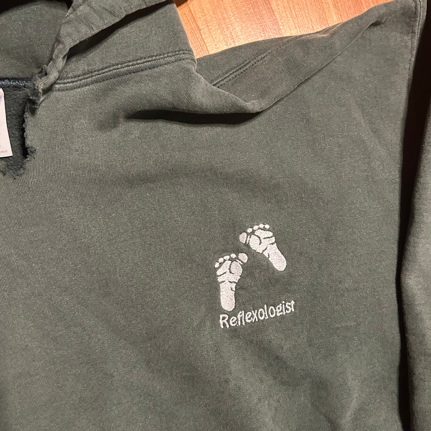 Gildan Ultra Cotton Green Reflexologist Feet Embroidered Hoodie Sweatshirt - XLarge - 25.5" x 27"