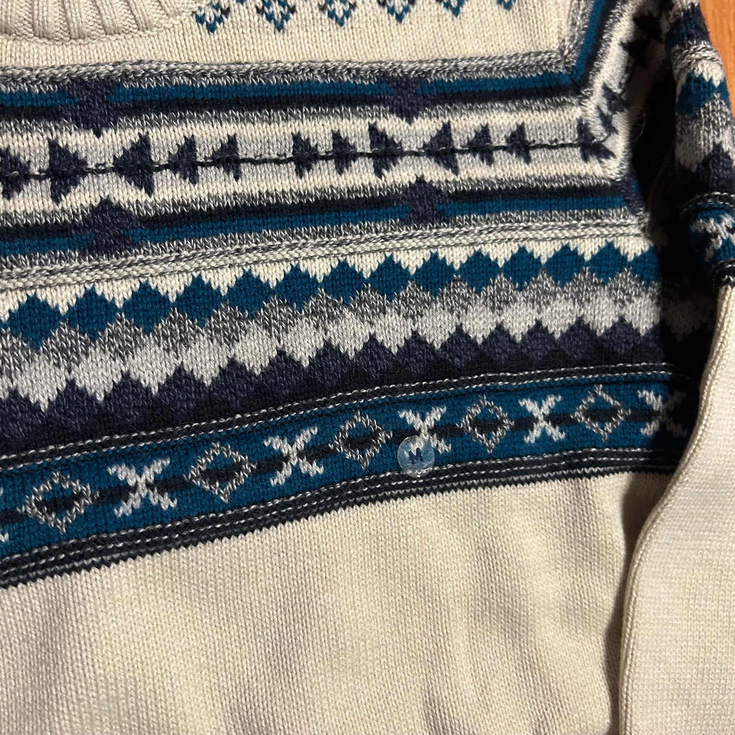 American Eagle Blue Cream Sweater - Medium - 20" x 26"