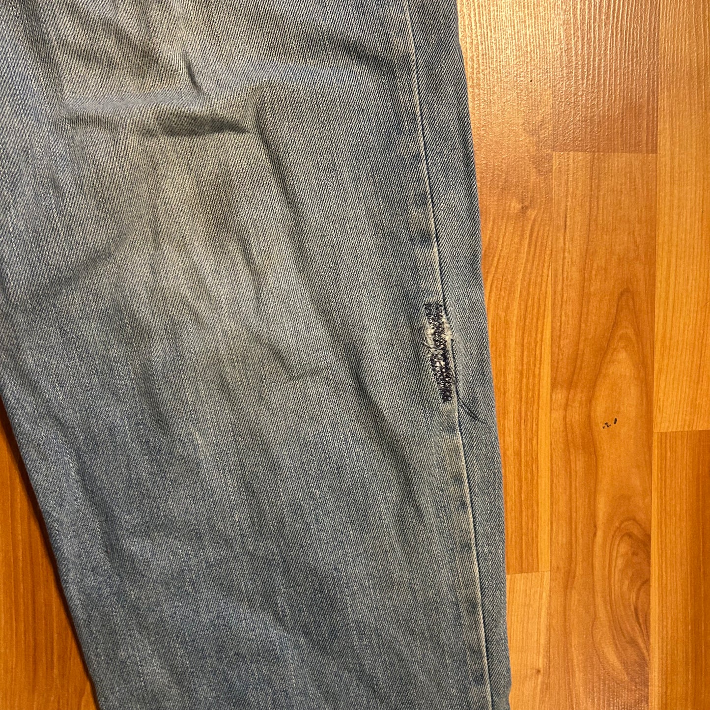 Levi's 550 Distressed Relaxed Fit Light Wash Denim Jeans - 36" x 30"