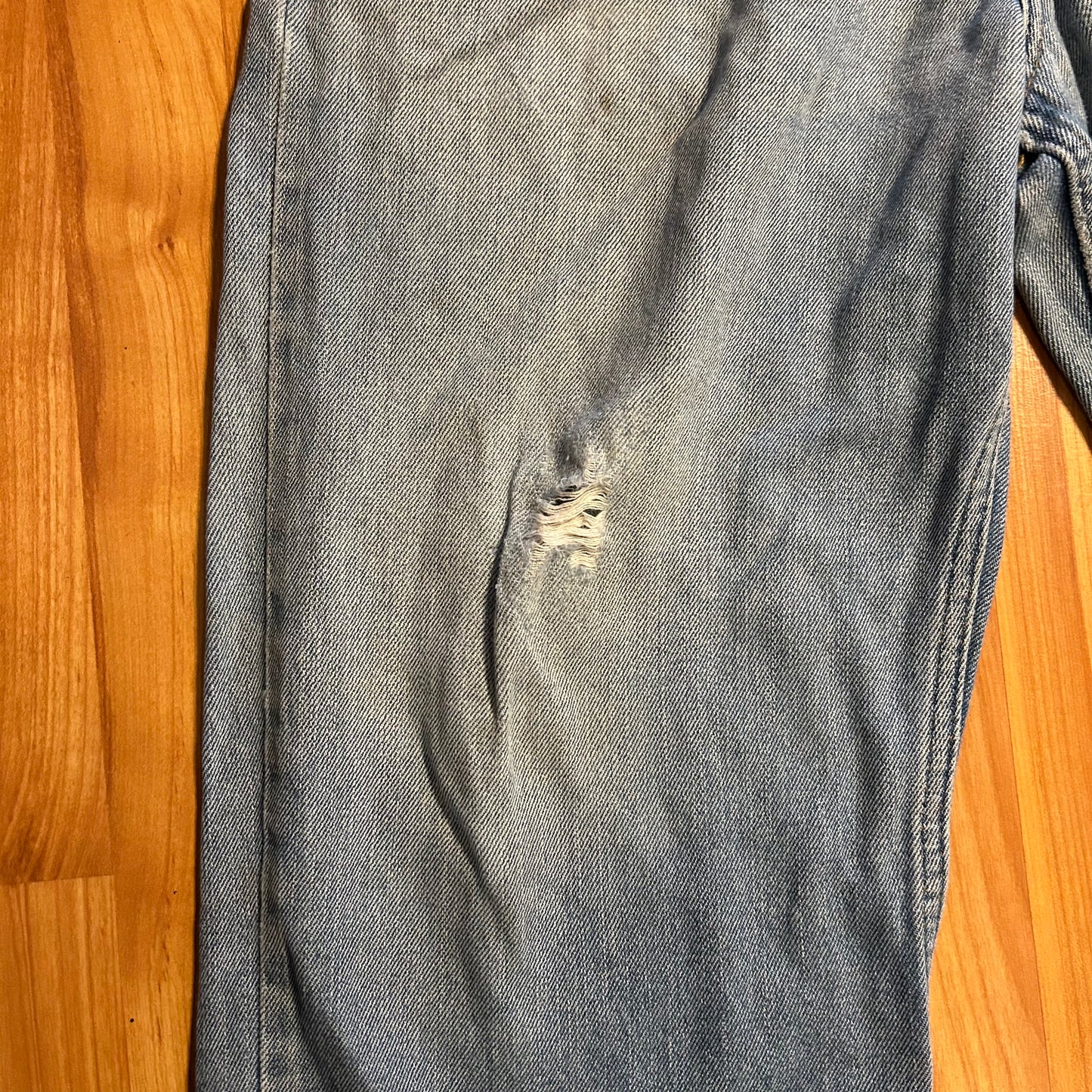 Levi's 550 Distressed Relaxed Fit Light Wash Denim Jeans - 36" x 30"