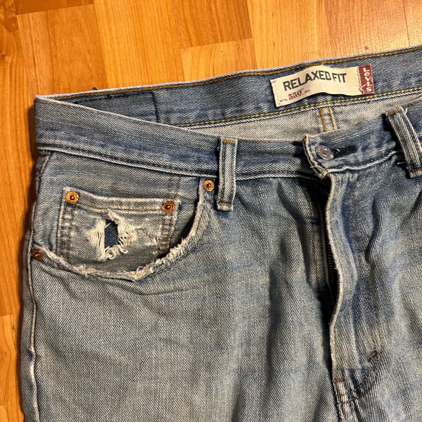 Levi's 550 Distressed Relaxed Fit Light Wash Denim Jeans - 36" x 30"