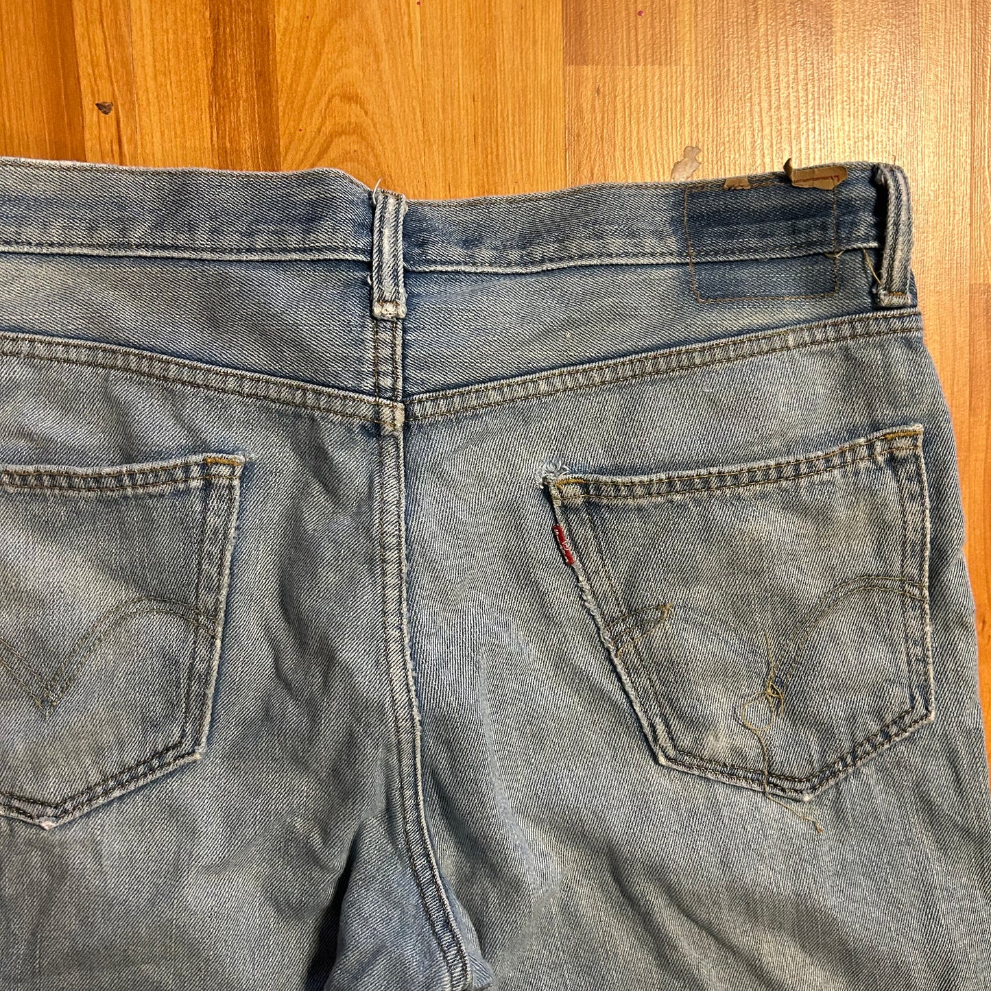 Levi's 550 Distressed Relaxed Fit Light Wash Denim Jeans - 36" x 30"