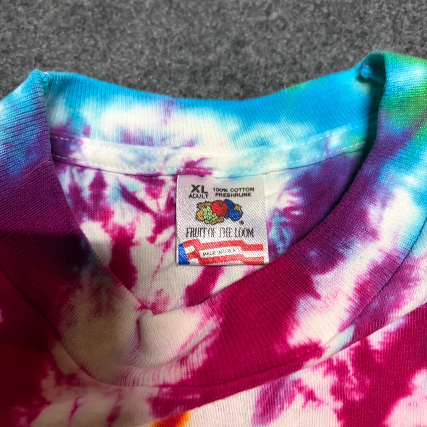 90’s FOTL Tie Dye Peace Love Pi Phi Tshirt - Large - 23” x 30.5"