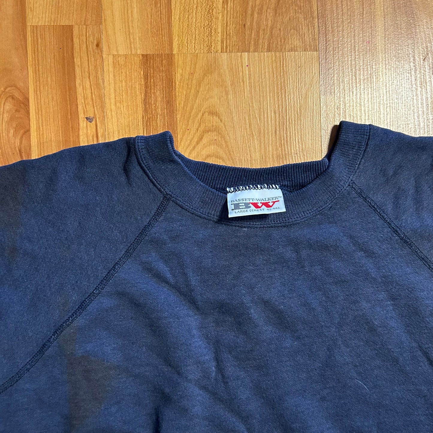 90's Bassett Walker Navy Blue Blank Crewneck Sweatshirt - Large - 23" x 20"