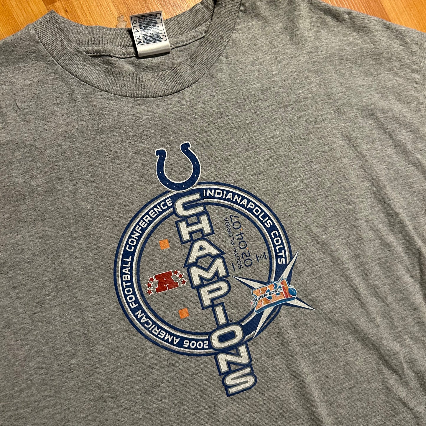 Indianapolis Colts Champions NFL Football Grey Tshirt - Large - 23" x 29"