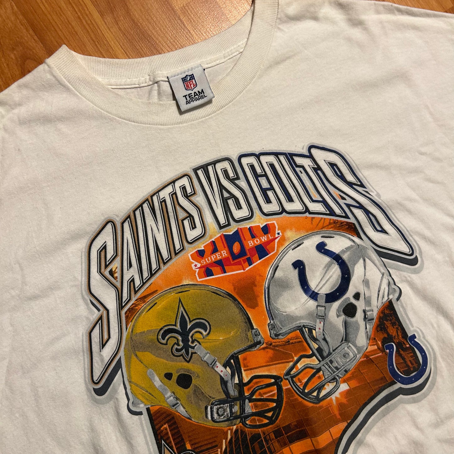 NFL New Orleans Saints Vs Indianapolis Colts Super Bowl Football White Tshirt - XLarge - 25" x 33"