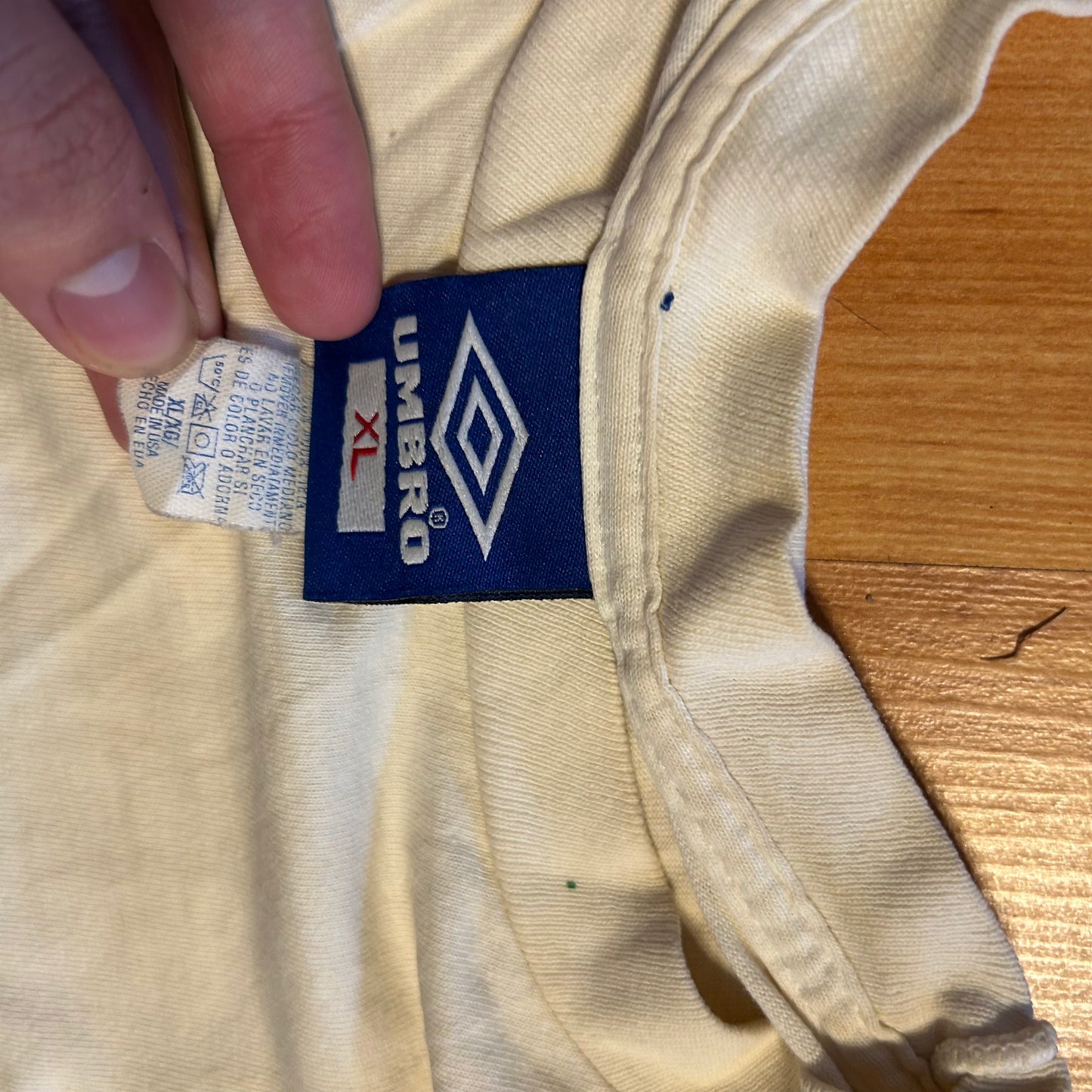 90's Umbro White Tshirt - Large - 23" x 27"