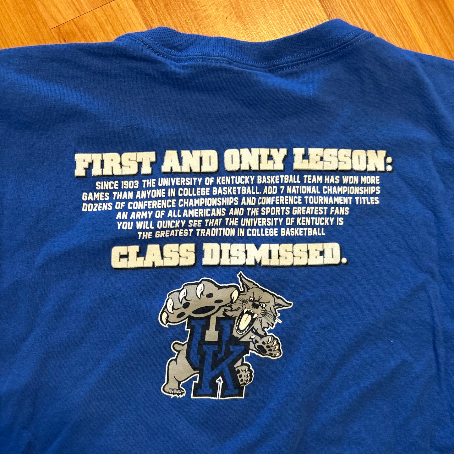 University of Kentucky Wildcats Kentucky 101 Basketball Blue Tshirt - Medium - 20" x 27"