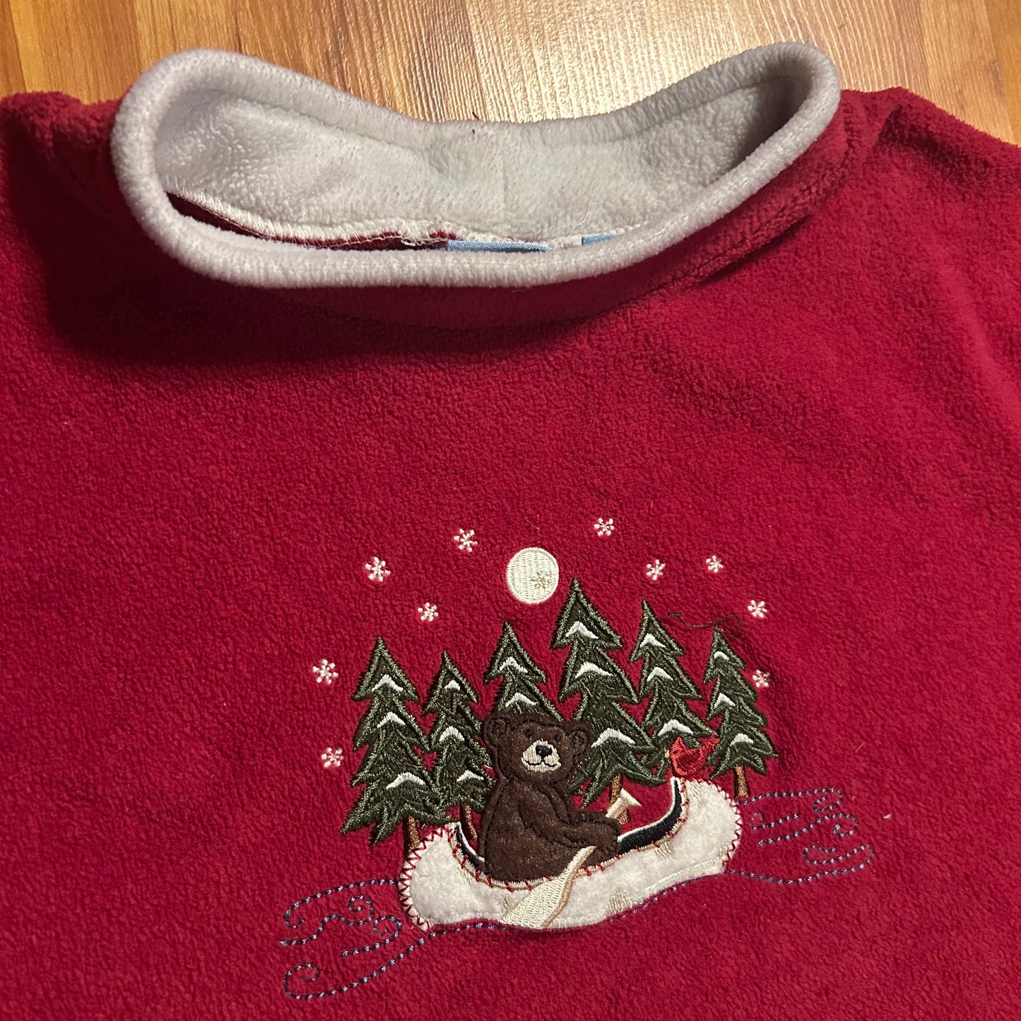 Croft and Barrow Bear Winter Maroon Fleece Crewneck Sweatshirt - Large - 23.5" x 28"
