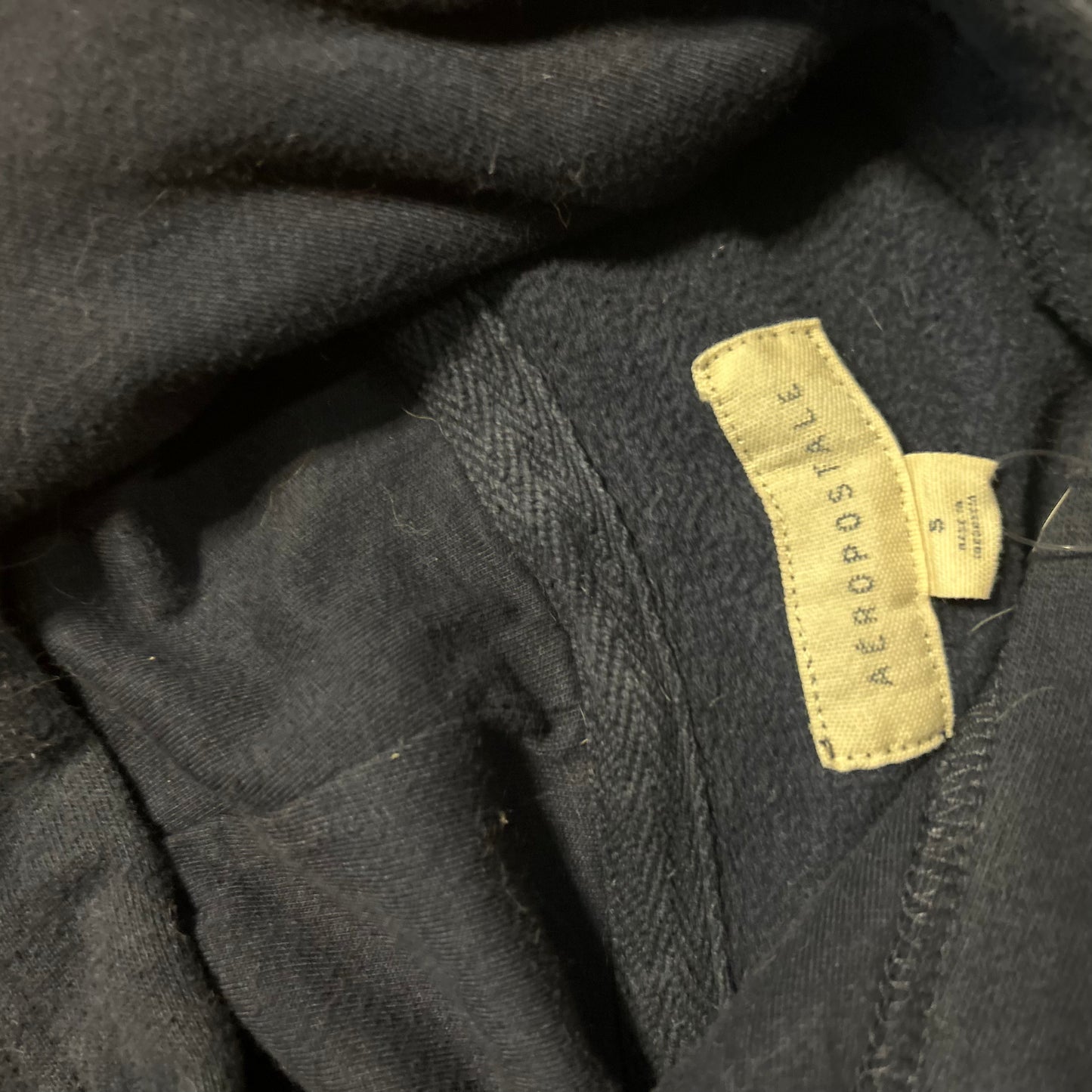 Aeropostale NYC 海军蓝连帽卫衣 - 小码 - 19英寸 x 24.5英寸
