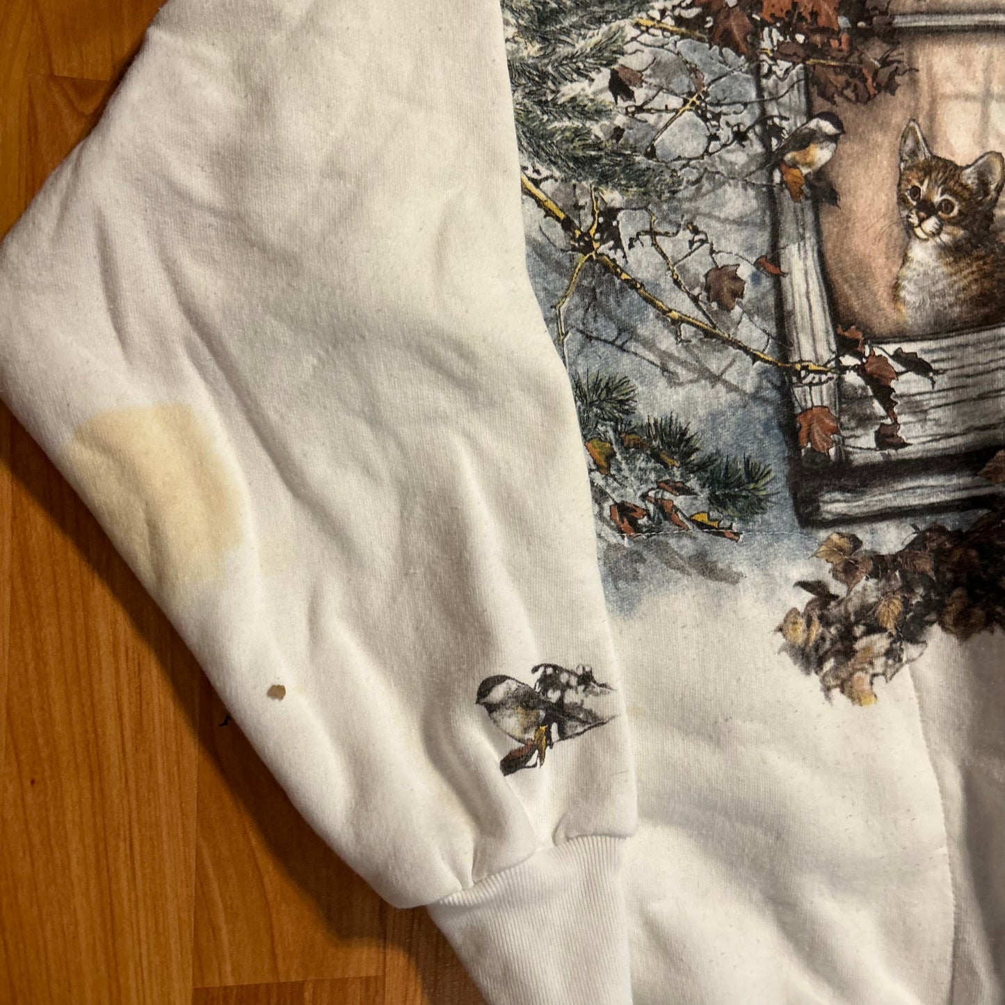 Art Unlimited White Cat Sweatshirt - Medium - 21" x 25.5"