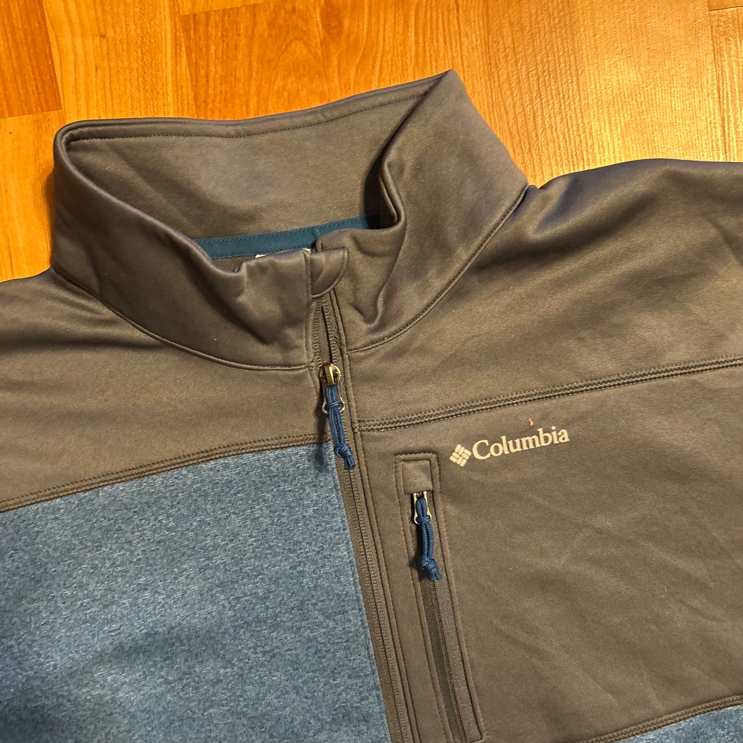 Columbia Blue Grey Quarter Zip - XLarge - 24" x 29"