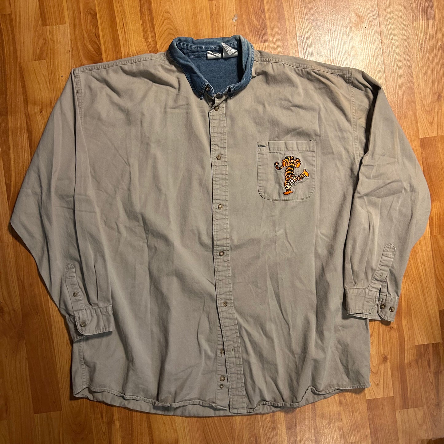 Disney Tigger Embroidered Brown Denim Button Up Collared Shirt - XLarge - 27.5" x 34"