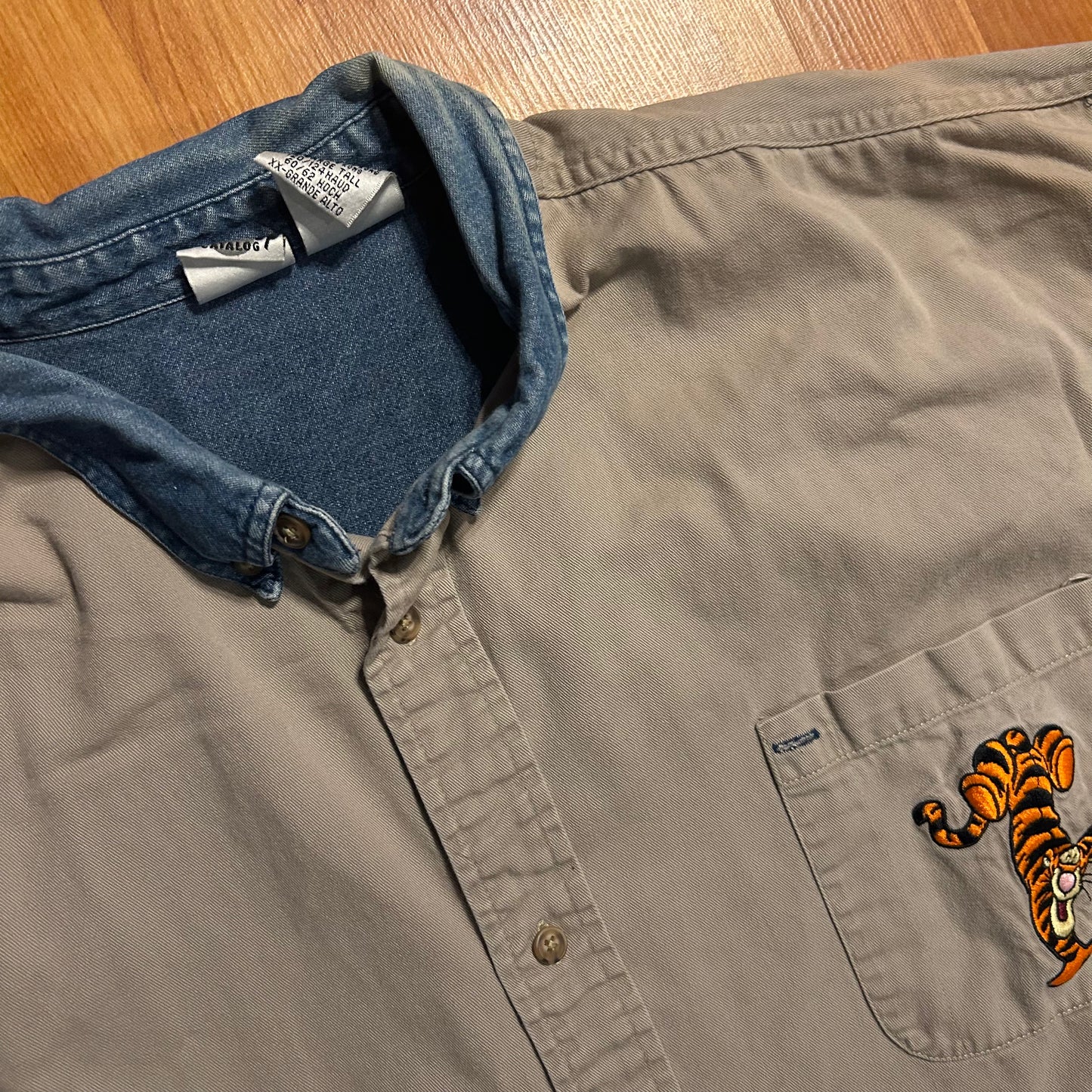Disney Tigger Embroidered Brown Denim Button Up Collared Shirt - XLarge - 27.5" x 34"