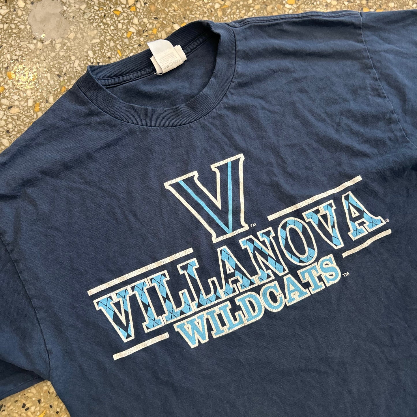 Foot Locker Villanova Wildcats University Navy Blue Tshirt - Medium - 21" x 28.5"