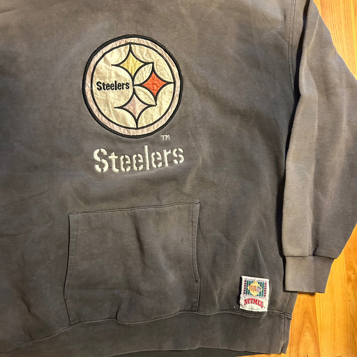 90's Nutmeg Pittsburgh Steelers NFL Faded Black Grey Hoodie Sweatshirt - XLarge - 24" x 27"