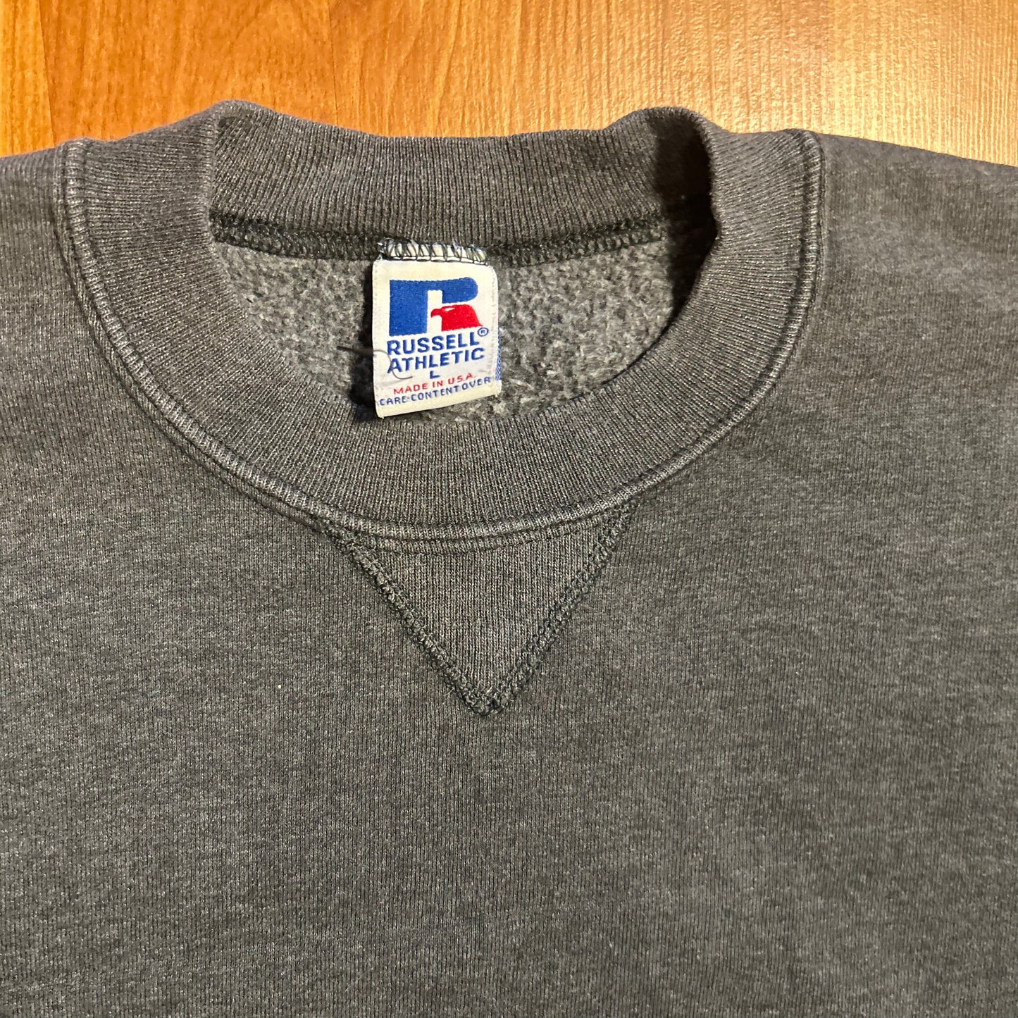 90's Russell Athletics Blank Grey Crewneck Sweatshirt - Large - 22" x 27"