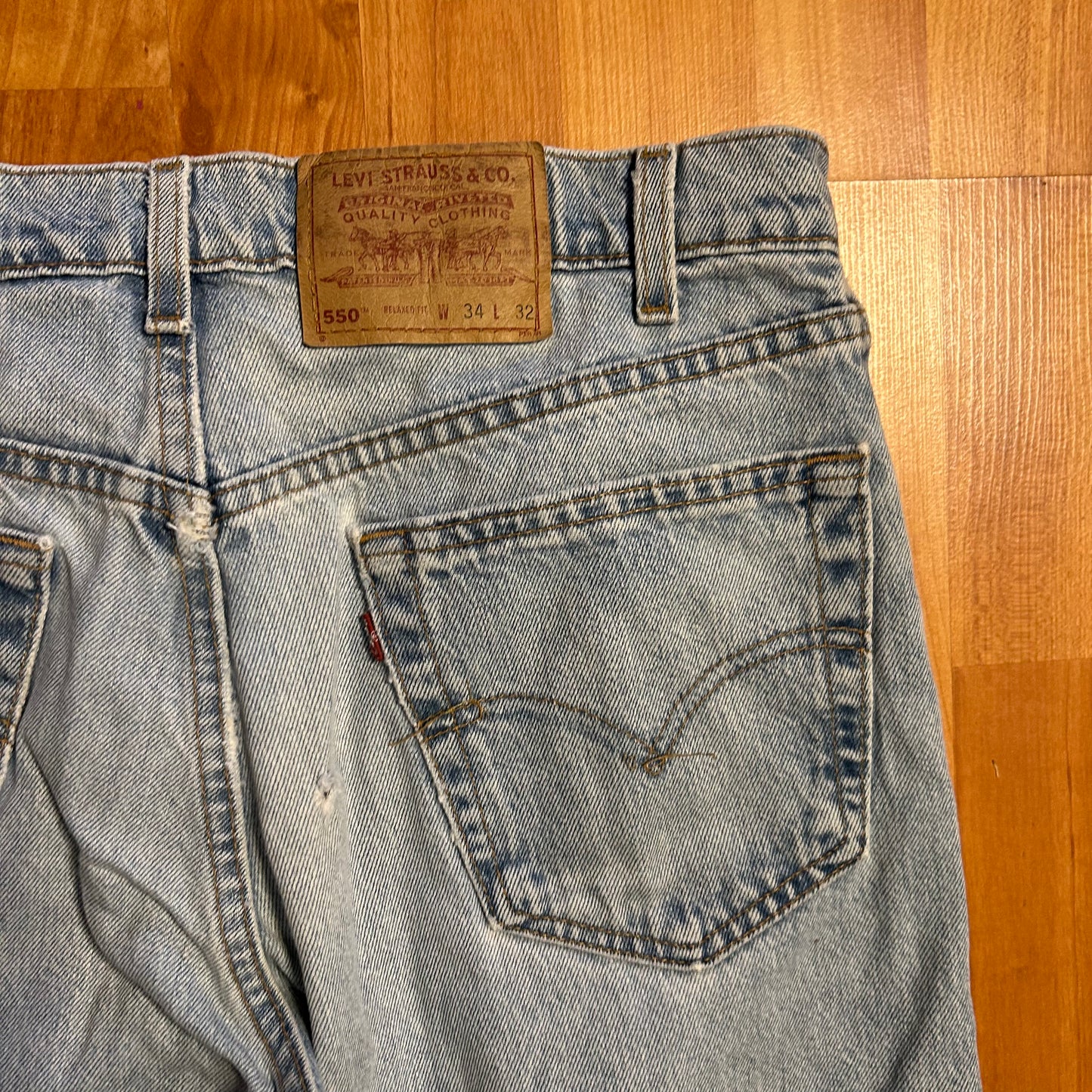 90's Levis 550 Light Wash Denim Blue Jeans - 33" x 32"