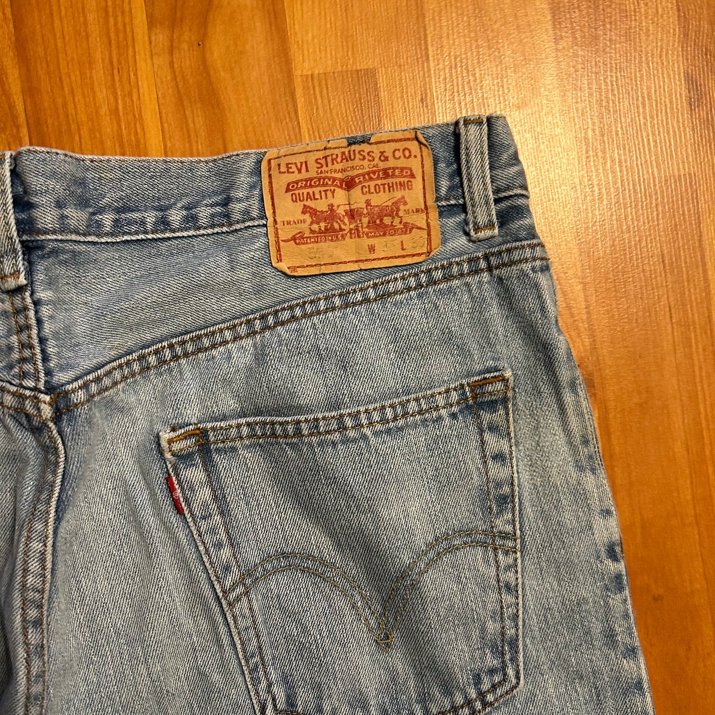 Levis 550 Distressed Light Wash Denim Blue Jeans - 36" x 28"