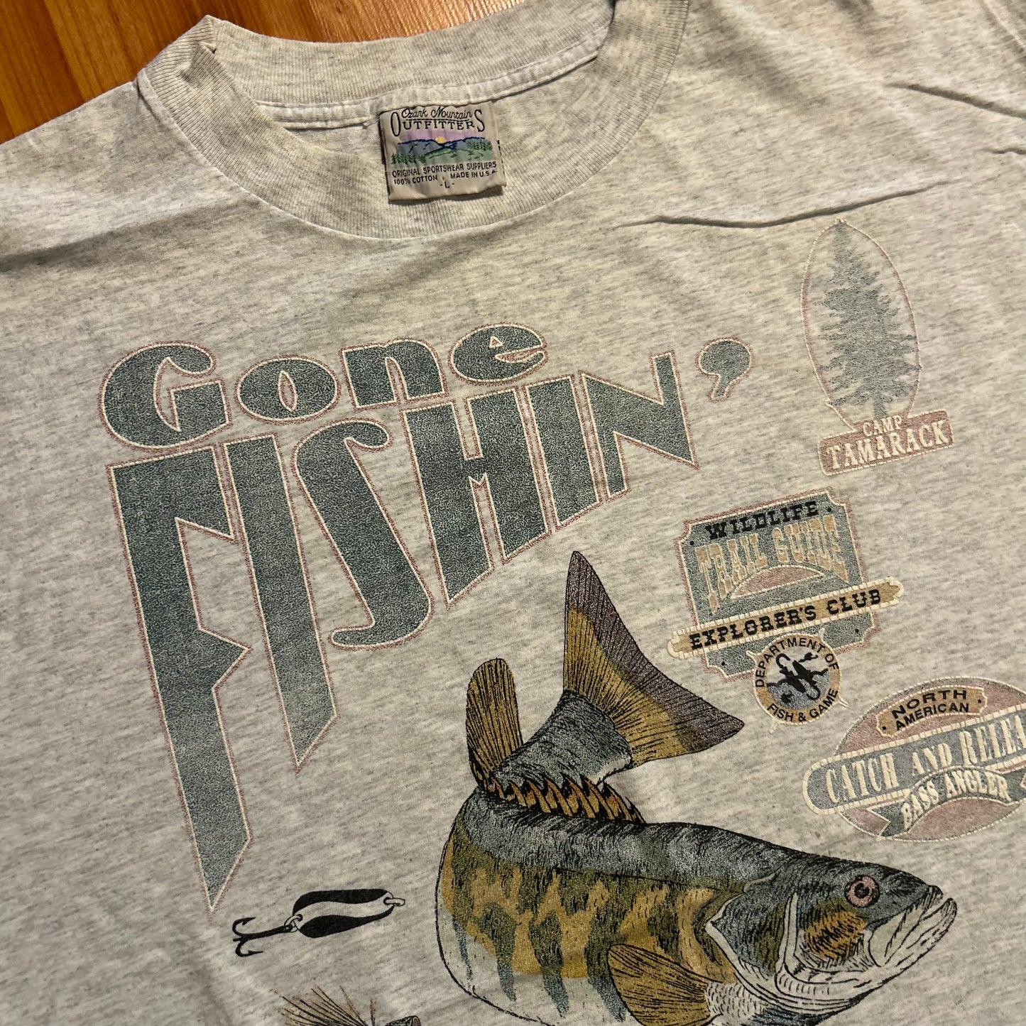 90’s Ozark Mountain Gone Fishin’ Grey Tshirt - Large - 23.5" x 31"