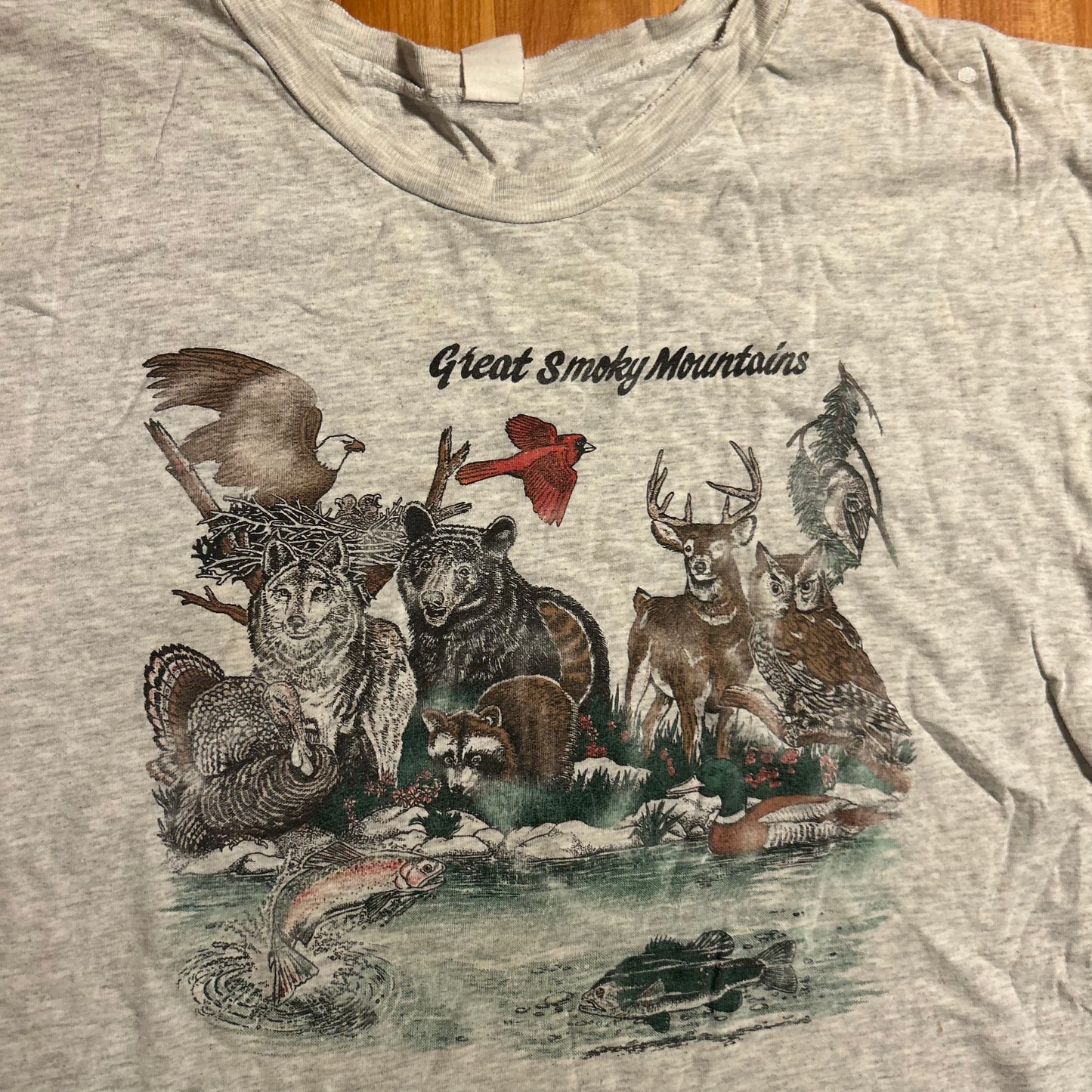 80/90's Great Smoky Mountains Animals Nature Grey Distressed Tshirt - Large - 22.5" x 28.5"