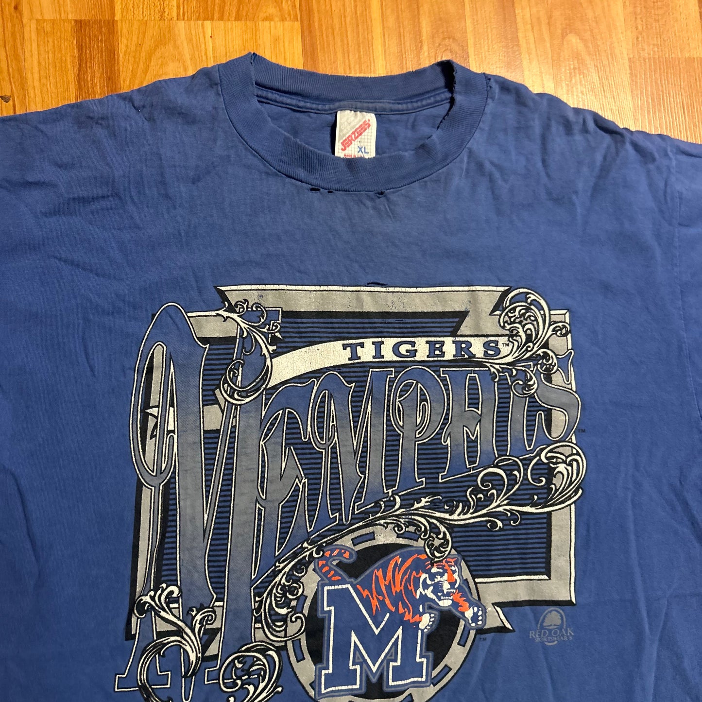 90's Jerzees Memphis Tigers University College Blue Tshirt - Large - 23" x 29"