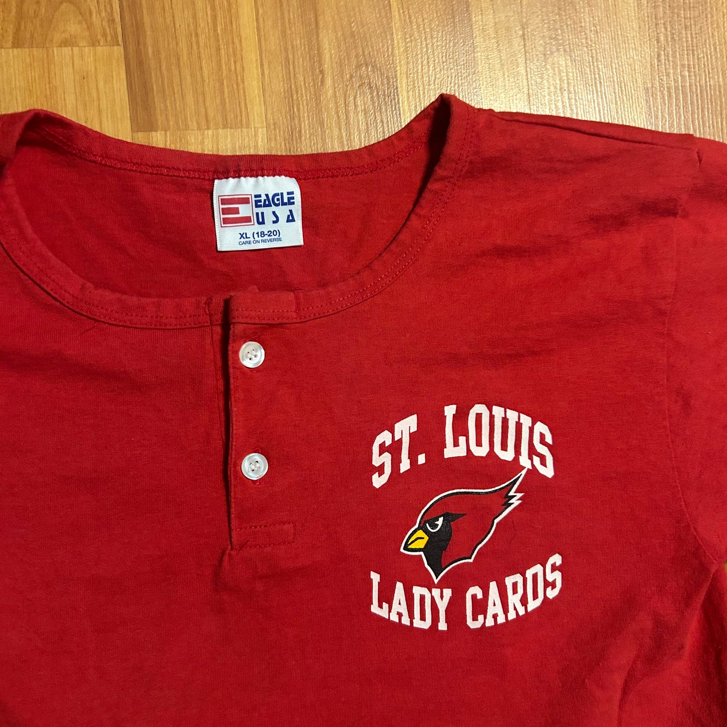80/90's St Louis Lady Cards Red Quarter Button Tshirt - Small - 19" x 26"