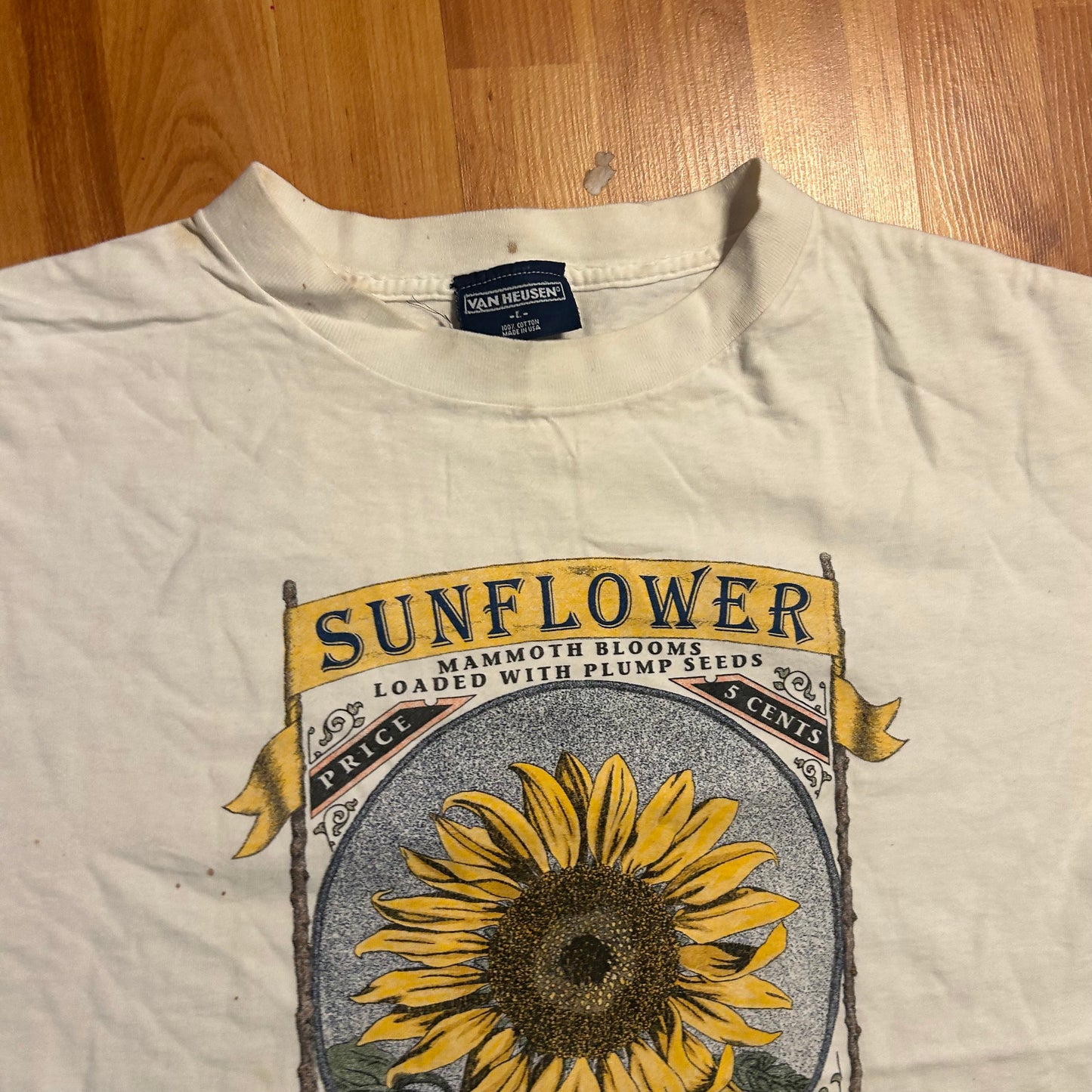 90's Van Heusen Sunflower New Jersey White Tshirt - Large - 23" x 29"