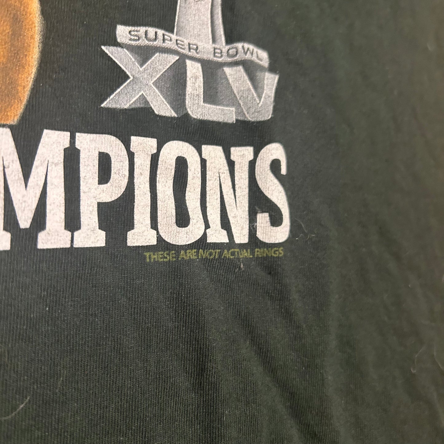 Gildan Green Bay Packers Titletown Cotton Super Bowl Champions NFL Football Green Tshirt - Large - 23" x 29"