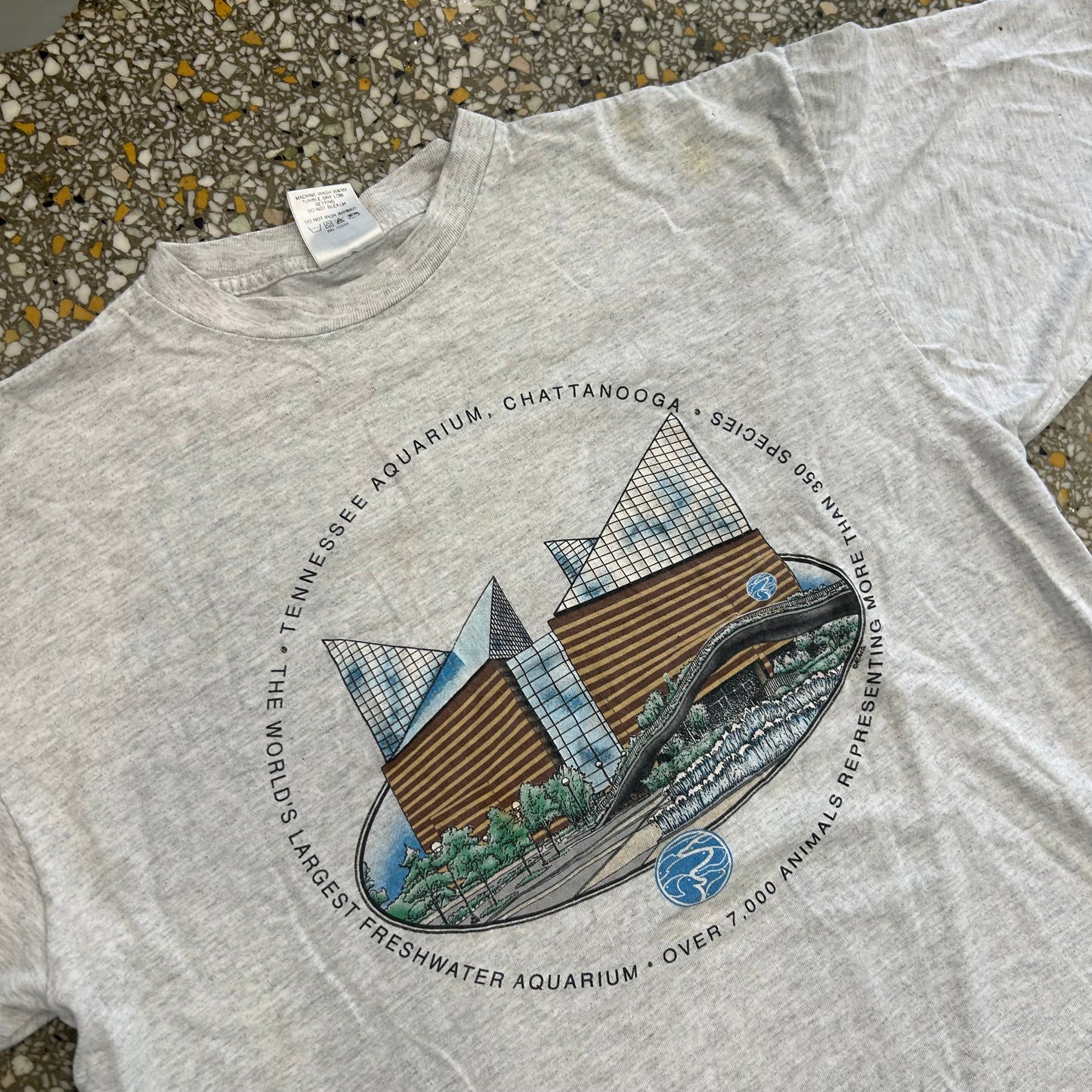 Freshwater Aquarium Chattanooga Tennessee Grey Tshirt - Large - 22" x 27"