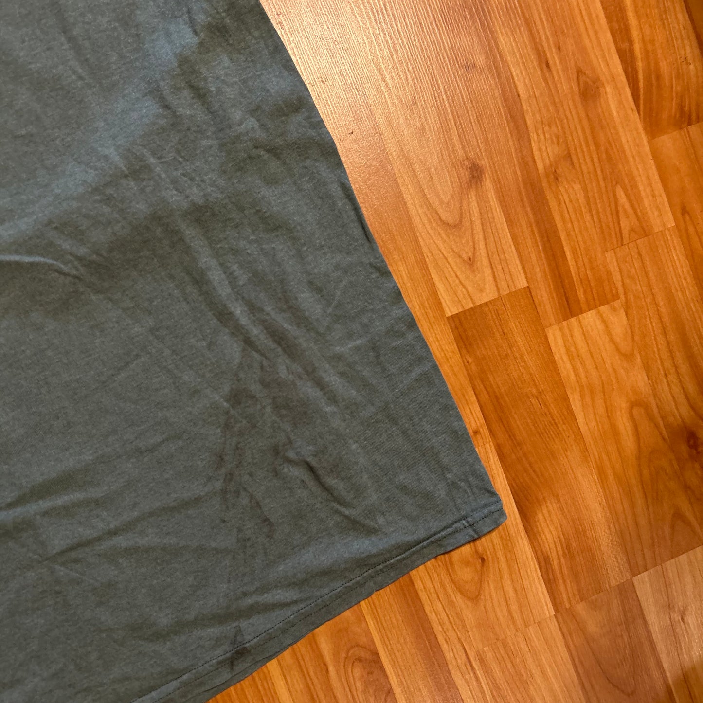 Gildan Heavy Cotton Green Blank Tshirt - Medium - 21.5" x 28"