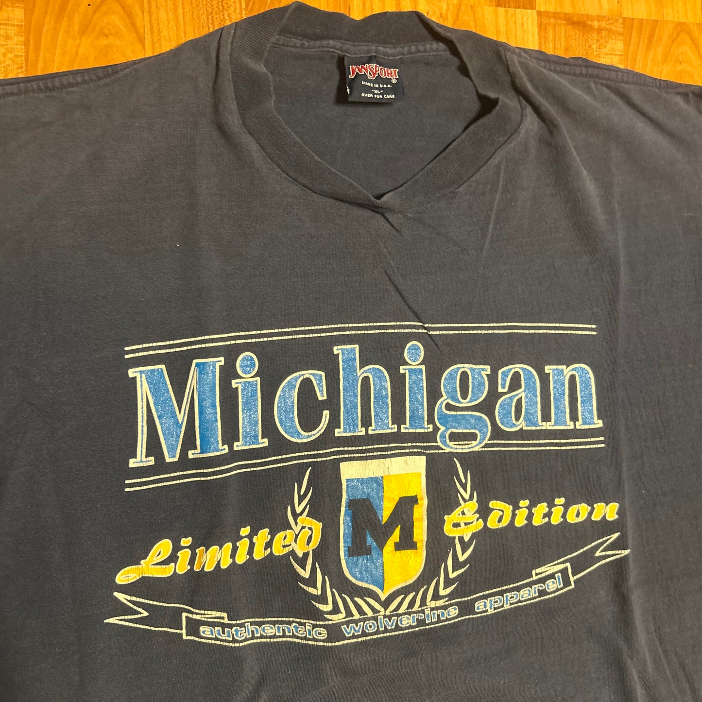 90’s Jansport Michigan University Limited Edition Authentic Wolverine Apparel Navy Blue Yellow College Cotton Tshirt - XLarge - 24” x 28”