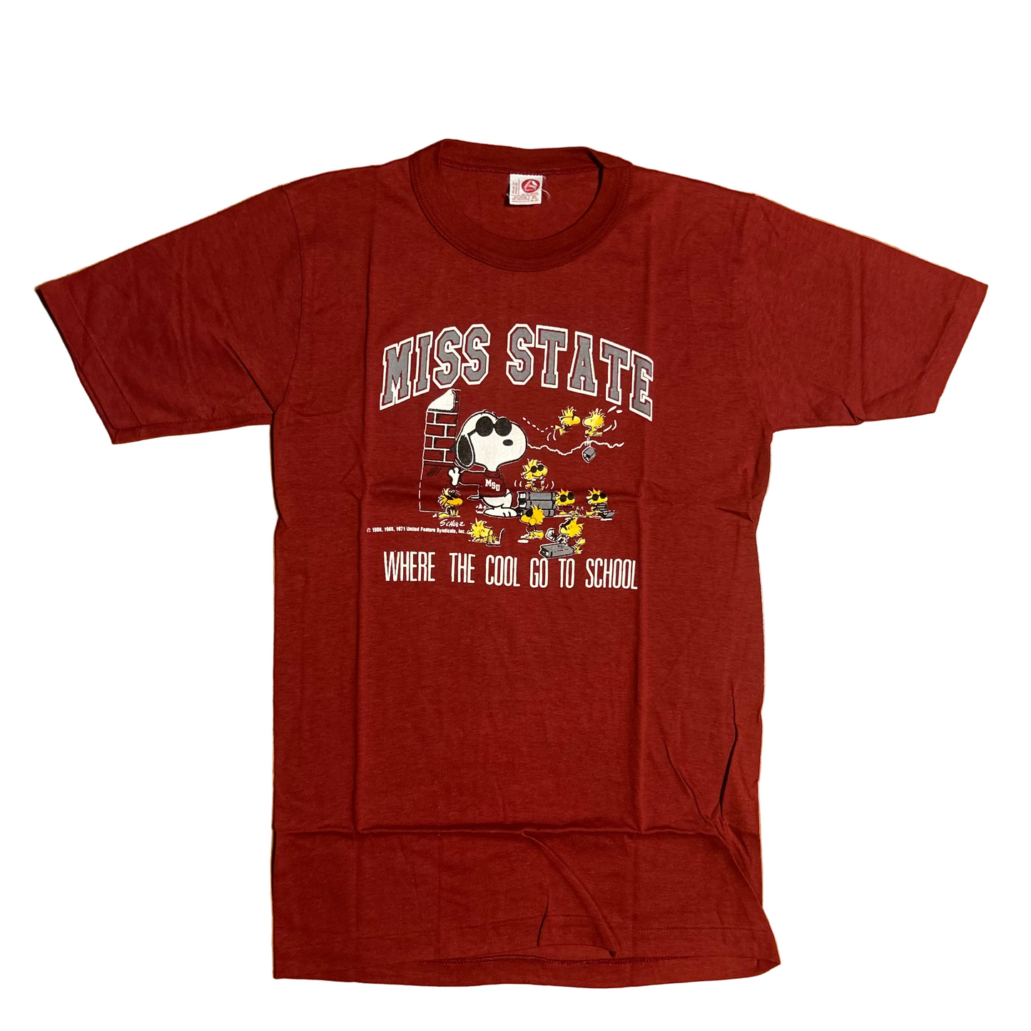 70/80’s Artex Mississippi State Miss State Snoopy Where The Cool Go To School Maroon Red Crimson College 50/50 Cotton Polyester Tshirt - XSmall - 16.5” x 27”