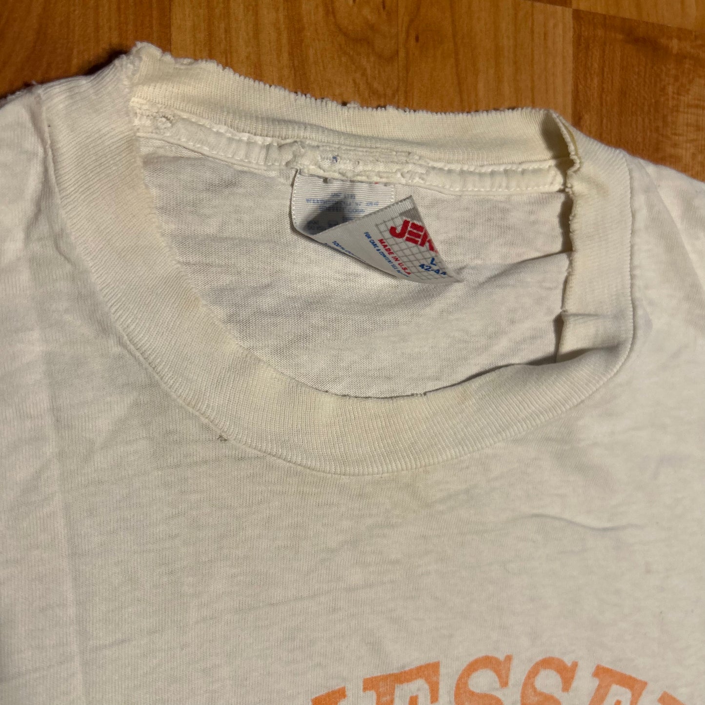 90’s Jerzees Tennessee Volunteers University Distressed Faded White Cotton College Tshirt - Medium - 20.5” x 28”